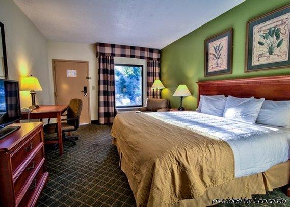 Clarion & South 3*